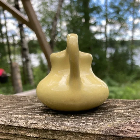 BYBEE Mini Pottery Kentucky McCOY Pitcher SHAWNEE Miniature Vintage Soft Yellow - Picture 8 of 11